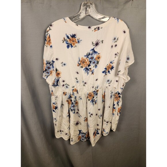 Torrid Womens Babydoll Challis Button Front Top Size 2 Floral Short Sleeve - Picture 2 of 6